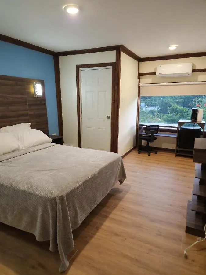Kro Pit Stop Hostel Aguada Puerto Rico